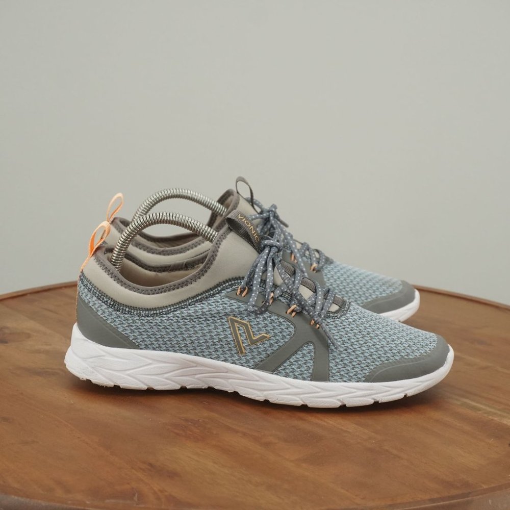 Vionic women’s light blue/White mesh Athletic Shoes size 8 1/2/tag reads 9